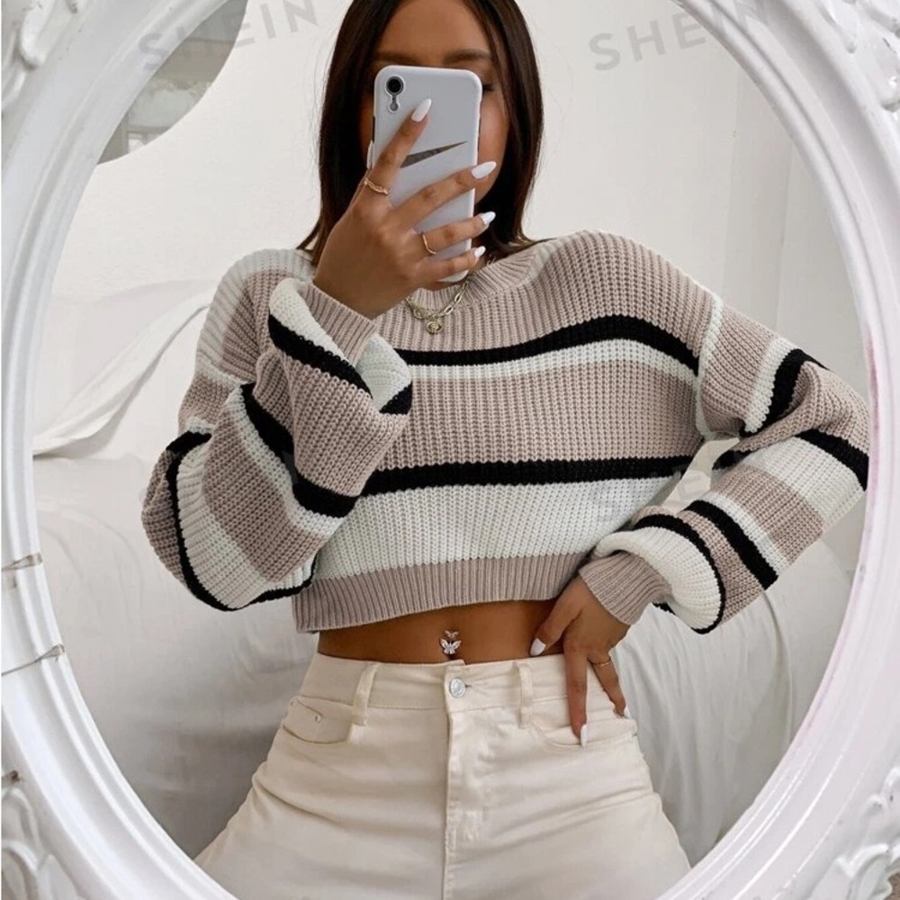 Cropped Sweater - Picture 3 of 3